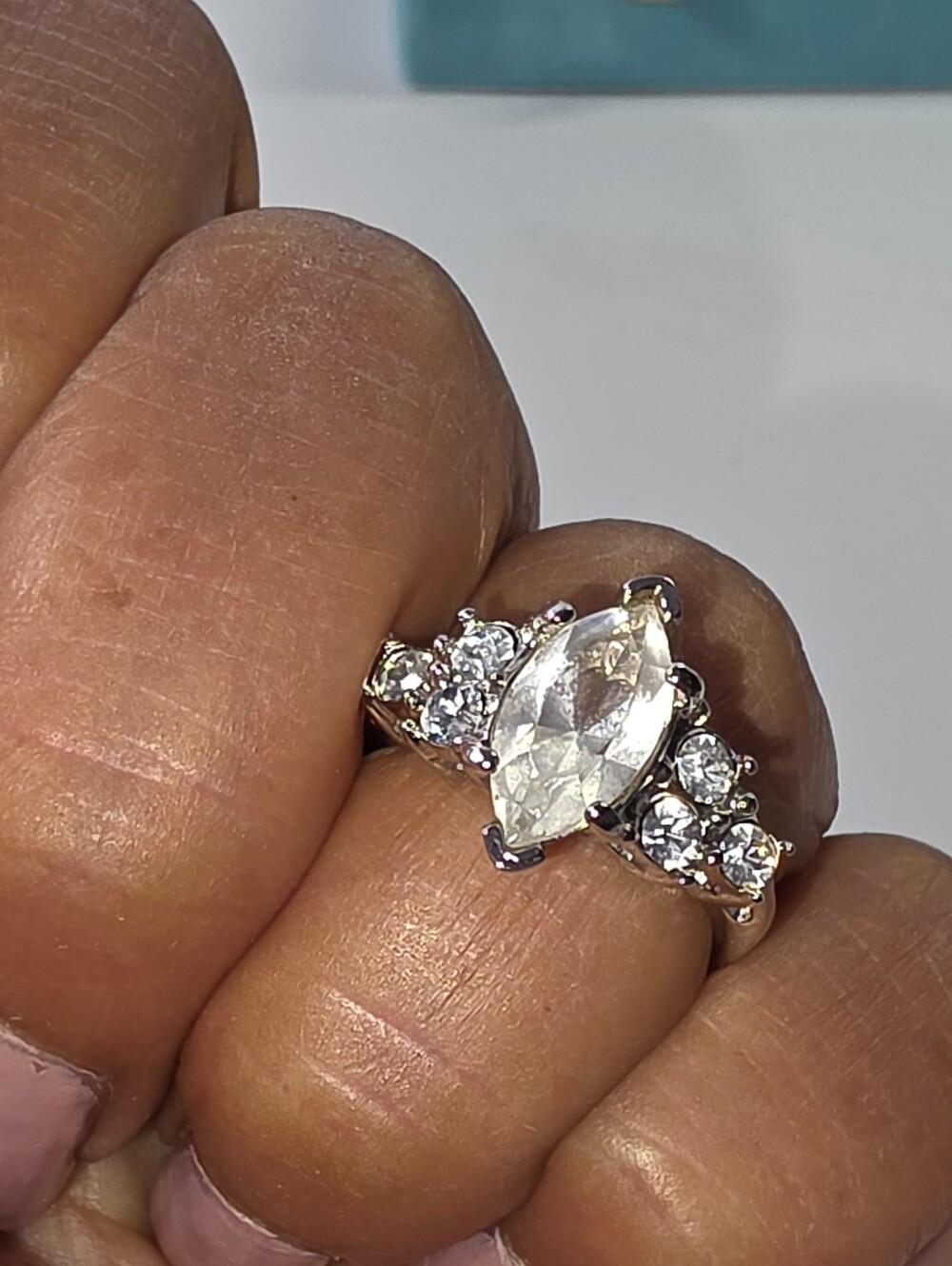 #2597, Vtg Avon Ring 1980'S Size 5, Marquis Shape Cubic Zirconia Stones. Nwot. - Picture 3 of 5